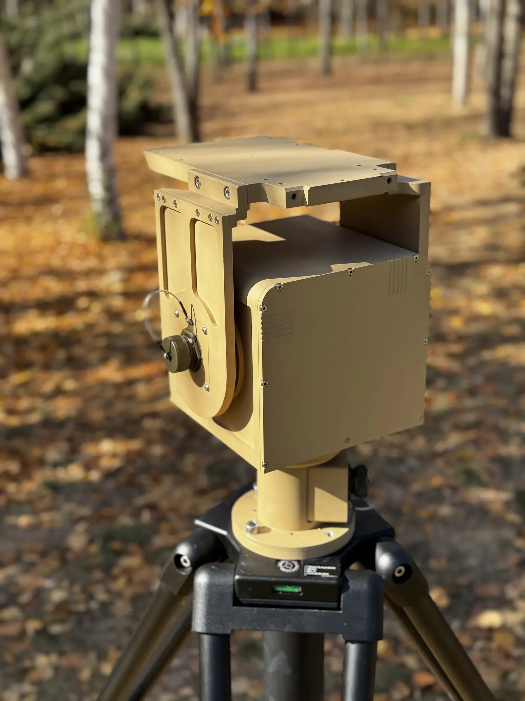 Ormanda tripod üzerinde PED10