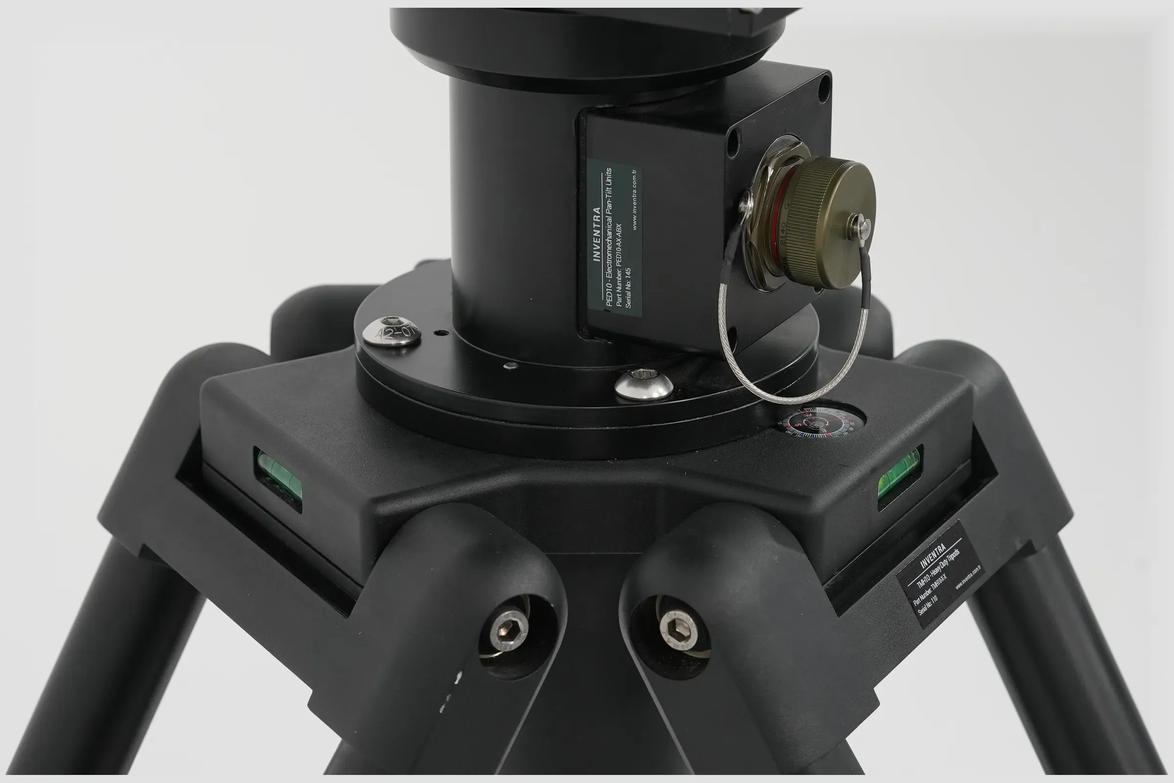 Pan tahrikinin altındaki tripod kafası